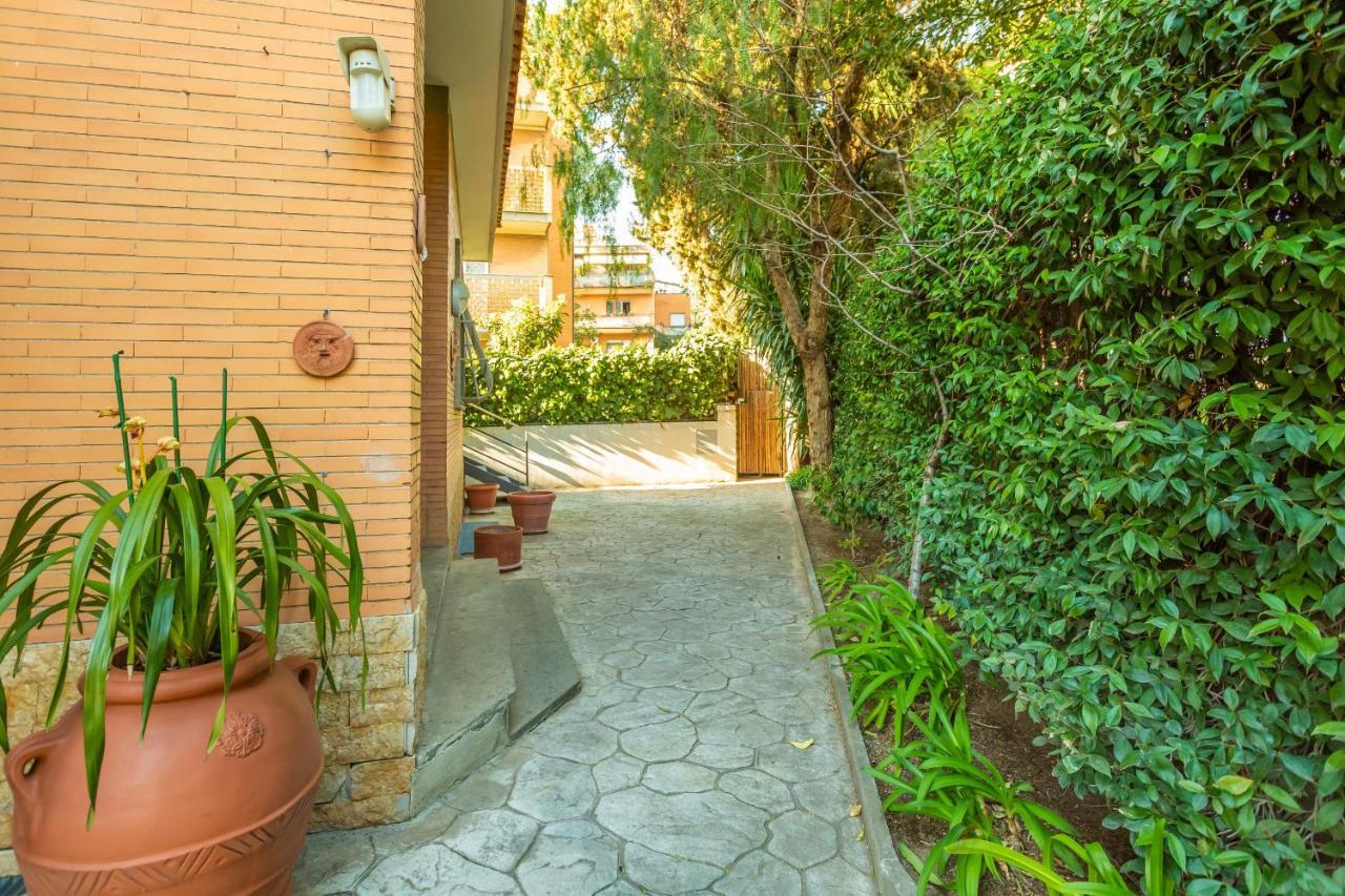 Апартаменты St Peter'S Spacious 4 Bdr With Private Parking Рим Экстерьер фото